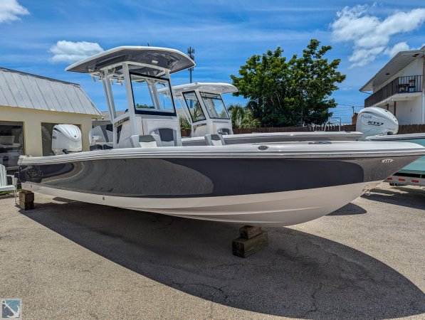 New 2024 Robalo 246 Cayman  Boat for sale